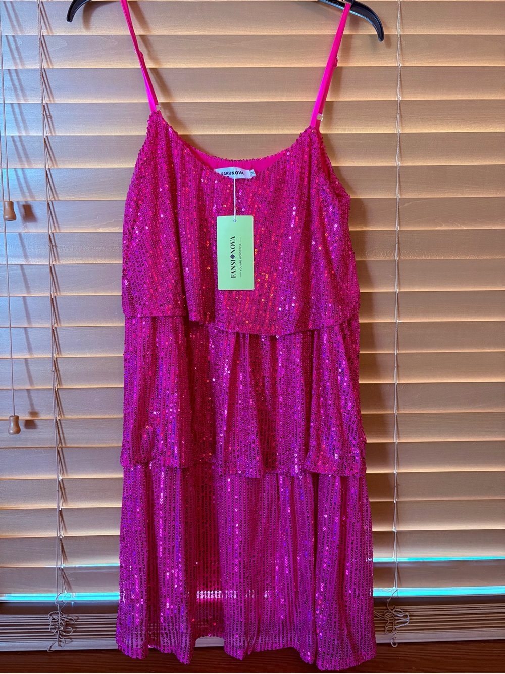 Fansi Nova NWT Fuchsia Pink Sequin Tiered Women’s Dress/ lining. Size Medium - Picture 7 of 8